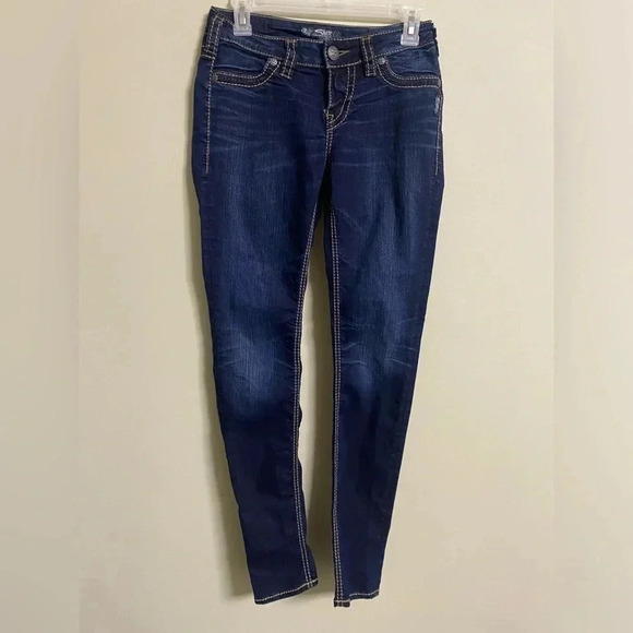 Silver Women's Suki Fit Super Stretch Mid Skinny Jeans Size W26 L31 - Picture 1 of 9